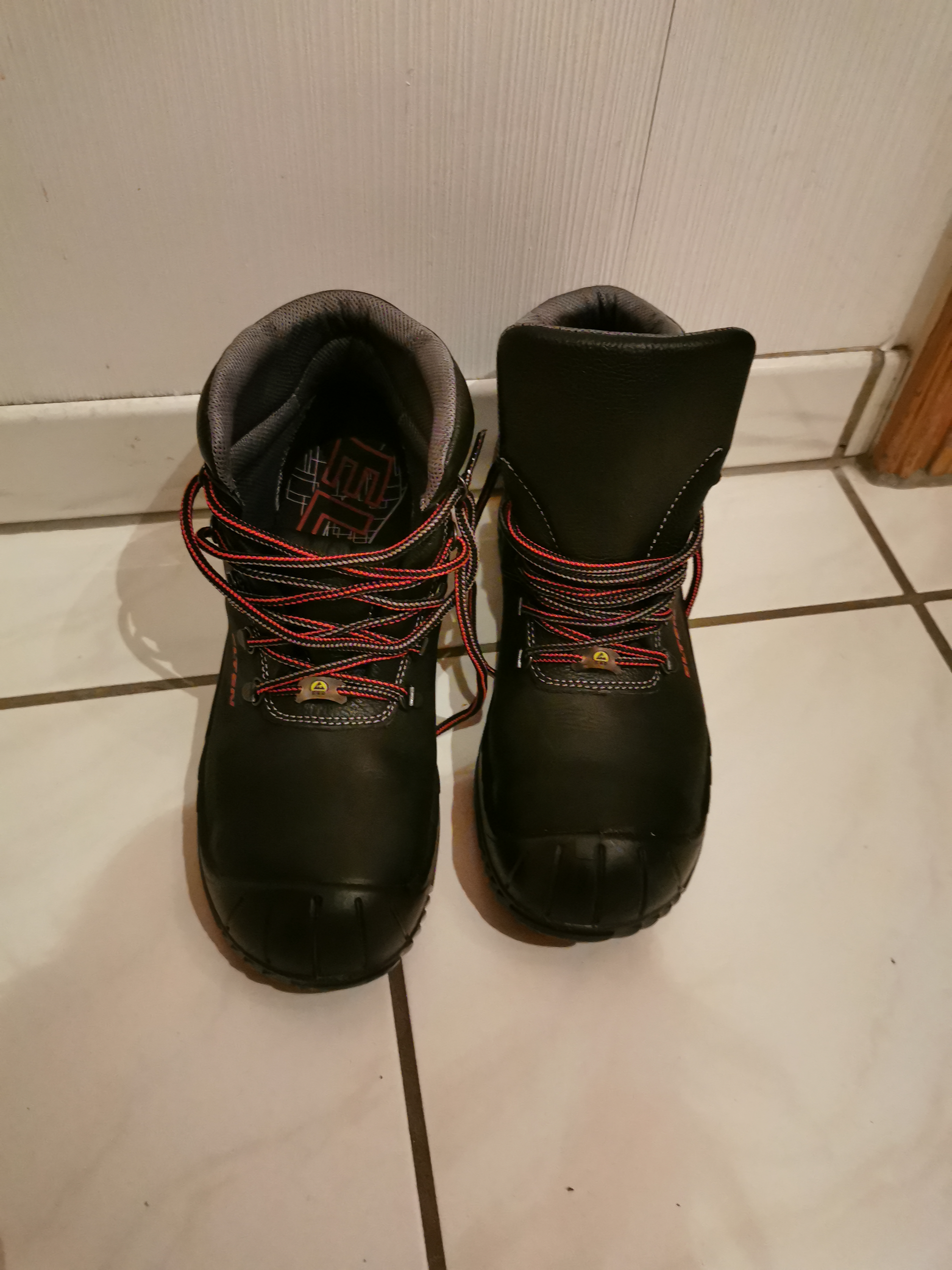Solide Schuhe